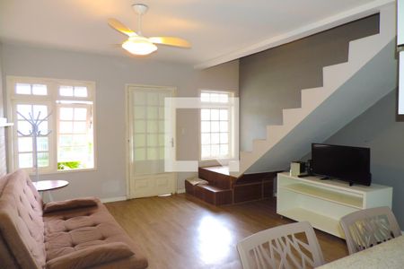Sala de casa de condomínio para alugar com 2 quartos, 72m² em Barra da Lagoa, Florianópolis