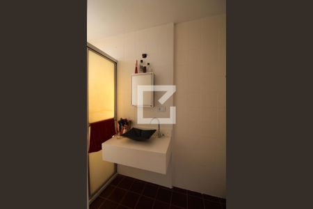 Banheiro de apartamento à venda com 1 quarto, 42m² em Centro, Campinas
