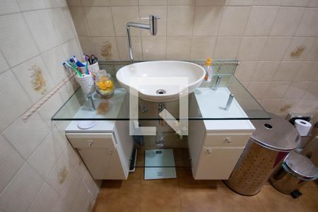 Casa à venda com 165m², 3 quartos e 1 vaga Casa à venda com 165m², 3 quartos e 1 vagaBanheiro Corredor