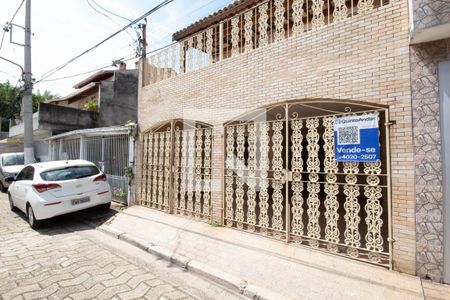 Casa à venda com 165m², 3 quartos e 1 vaga Casa à venda com 165m², 3 quartos e 1 vagaFachada