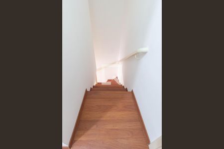 Casa de condomínio à venda com 83m², 2 quartos e 2 vagasEscada