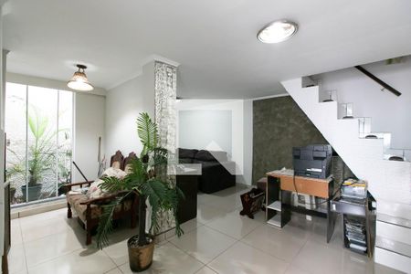 Sala de casa à venda com 4 quartos, 120m² em Conjunto Residencial José Bonifácio, São Paulo