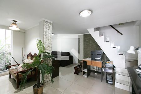 Sala de casa à venda com 4 quartos, 120m² em Conjunto Residencial José Bonifácio, São Paulo