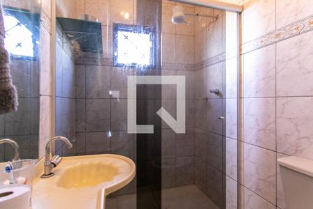 Casa à venda com 180m², 5 quartos e 2 vagas Casa à venda com 180m², 5 quartos e 2 vagasCasa 2- Banheiro