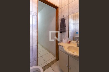 Casa à venda com 180m², 5 quartos e 2 vagas Casa à venda com 180m², 5 quartos e 2 vagasCasa 2- Banheiro