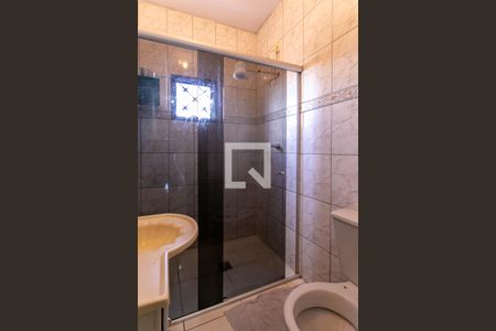 Casa à venda com 180m², 5 quartos e 2 vagas Casa à venda com 180m², 5 quartos e 2 vagasCasa 2- Banheiro