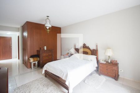 Casa à venda com 400m², 4 quartos e 4 vagasSuíte 2