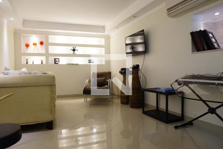 Casa à venda com 100m², 4 quartos e 2 vagasSala