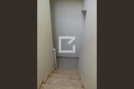 Casa à venda com 100m², 4 quartos e 2 vagasEscada