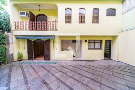 Quintal Fundos de casa para alugar com 5 quartos, 320m² em Jardim Bela Vista, Santo André