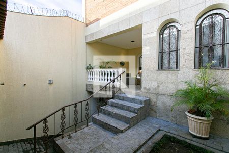 Casa à venda com 250m², 4 quartos e 2 vagasFachada