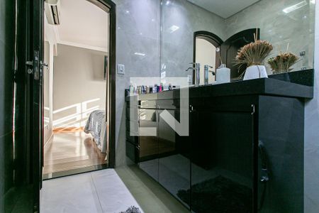 Casa à venda com 250m², 4 quartos e 2 vagasBanheiro da Suíte