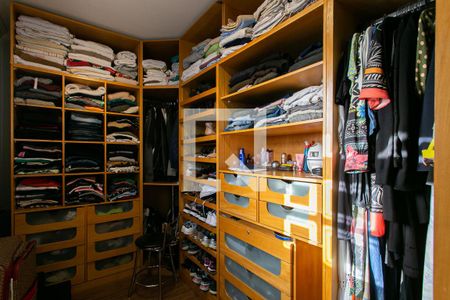 Casa à venda com 250m², 4 quartos e 2 vagasCloset da Suíte