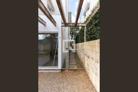 Corredor do Quintal de casa de condomínio para alugar com 2 quartos, 260m² em Jardim Pioneira, Cotia