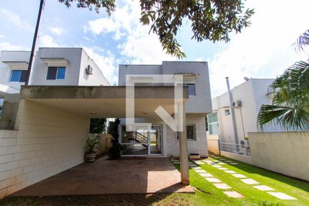 Casa de condomínio para alugar com 260m², 2 quartos e 2 vagas Casa de condomínio para alugar com 260m², 2 quartos e 2 vagasFachada da Casa