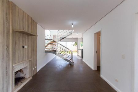 Sala de Lareira de casa de condomínio para alugar com 2 quartos, 260m² em Jardim Pioneira, Cotia