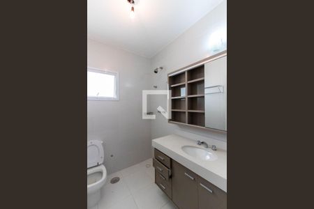 Casa de condomínio para alugar com 260m², 2 quartos e 2 vagas Casa de condomínio para alugar com 260m², 2 quartos e 2 vagasBanheiro do Closet da Suíte 1