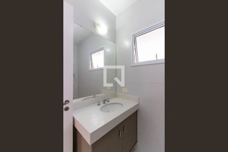 Casa de condomínio para alugar com 260m², 2 quartos e 2 vagas Casa de condomínio para alugar com 260m², 2 quartos e 2 vagasBanheiro da Suíte 2