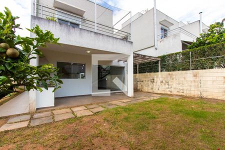 Casa de condomínio para alugar com 260m², 2 quartos e 2 vagas Casa de condomínio para alugar com 260m², 2 quartos e 2 vagasQuintal e Churrasqueira