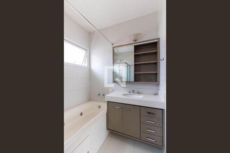Casa de condomínio para alugar com 260m², 2 quartos e 2 vagas Casa de condomínio para alugar com 260m², 2 quartos e 2 vagasBanheiro 2 da Suíte 1