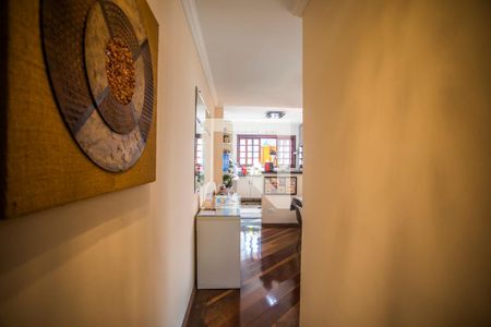 Casa à venda com 160m², 3 quartos e 2 vagas Casa à venda com 160m², 3 quartos e 2 vagasCorredor