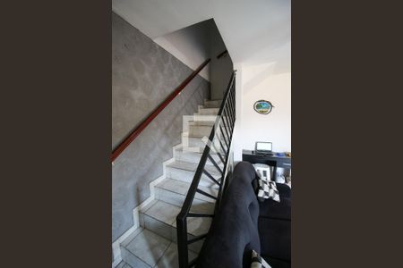 Sala / Escada de casa de condomínio à venda com 2 quartos, 91m² em Itaquera, São Paulo