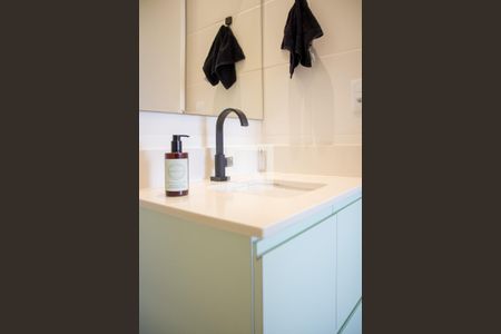 Apartamento para alugar com 74m², 2 quartos e 2 vagas Apartamento para alugar com 74m², 2 quartos e 2 vagasBanheiro do Quarto 1