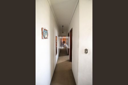 Casa à venda com 100m², 4 quartos e 2 vagasCorredor