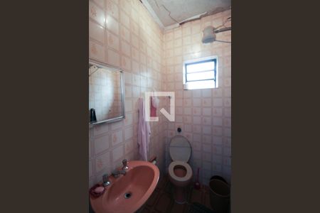 Casa à venda com 100m², 4 quartos e 2 vagasBanheiro de Serviço