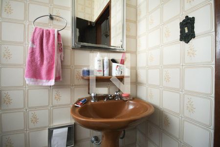 Casa à venda com 100m², 4 quartos e 2 vagassuíte