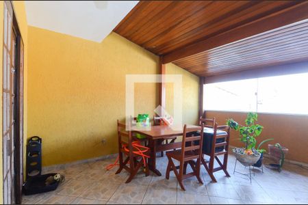 Casa à venda com 260m², 5 quartos e 3 vagas Casa à venda com 260m², 5 quartos e 3 vagasVaranda da Sala