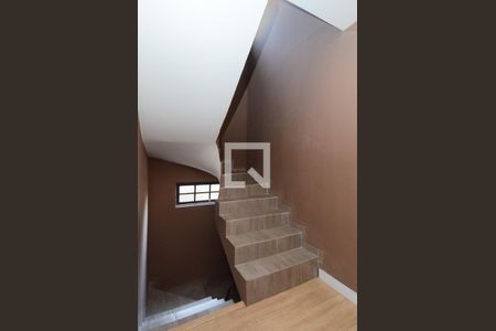 Casa à venda com 260m², 5 quartos e 3 vagas Casa à venda com 260m², 5 quartos e 3 vagasEscada Sala/Quartos