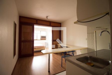 Sala/Cozinha de apartamento para alugar com 1 quarto, 32m² em Centro Histórico, Porto Alegre