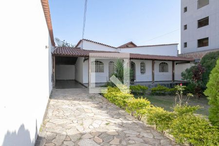 Casa para alugar com 150m², 2 quartos e 5 vagas Casa para alugar com 150m², 2 quartos e 5 vagasFachada