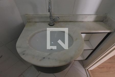 Banheiro de apartamento para alugar com 2 quartos, 51m² em Parque Taboão, Taboão da Serra