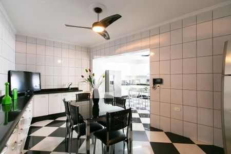 Casa à venda com 128m², 3 quartos e 3 vagas Casa à venda com 128m², 3 quartos e 3 vagasCopa