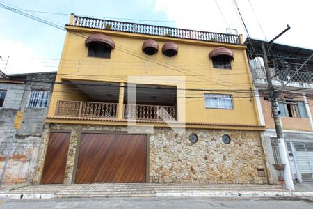 Casa à venda com 128m², 3 quartos e 3 vagas Casa à venda com 128m², 3 quartos e 3 vagasFachada