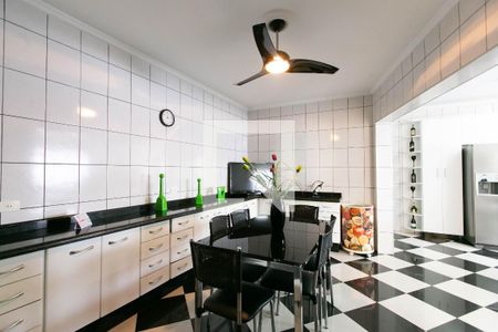 Casa à venda com 128m², 3 quartos e 3 vagas Casa à venda com 128m², 3 quartos e 3 vagasCopa