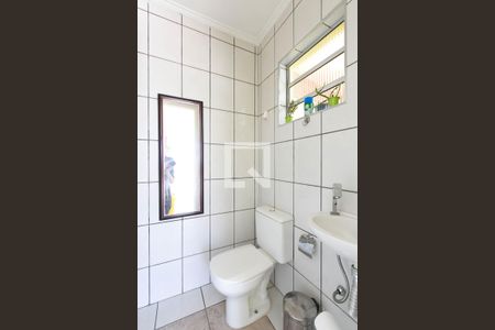 Casa à venda com 128m², 3 quartos e 3 vagas Casa à venda com 128m², 3 quartos e 3 vagasBanheiro