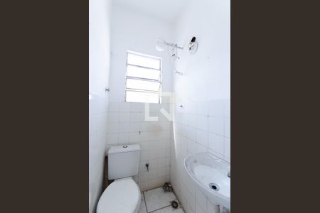 Banheiro de kitnet/studio para alugar com 1 quarto, 30m² em Badu, Niterói