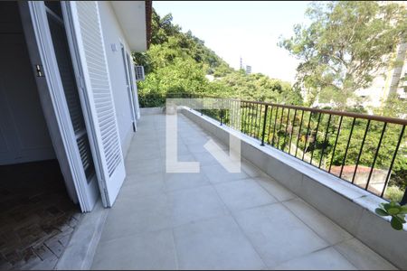 Casa à venda com 550m², 5 quartos e 2 vagasVaranda dos quartos