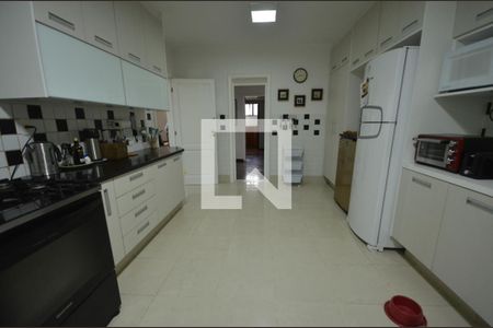 Casa à venda com 550m², 5 quartos e 2 vagasCozinha
