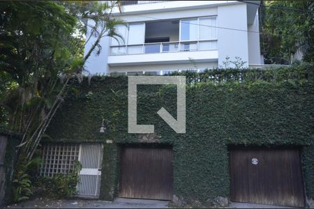 Casa à venda com 550m², 5 quartos e 2 vagasFachada