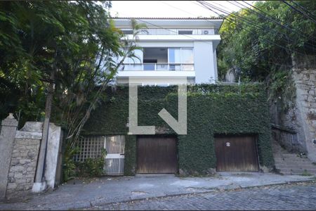 Casa à venda com 550m², 5 quartos e 2 vagasFachada
