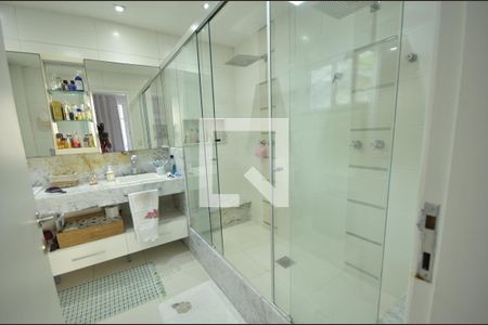 Casa à venda com 550m², 5 quartos e 2 vagasDetalhe do Banheiro da Suite