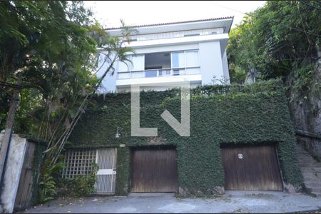 Casa à venda com 550m², 5 quartos e 2 vagasFachada