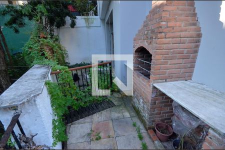 Casa à venda com 550m², 5 quartos e 2 vagasChurrasqueira