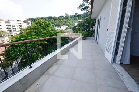 Casa à venda com 550m², 5 quartos e 2 vagasVaranda dos quartos