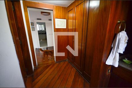 Casa à venda com 550m², 5 quartos e 2 vagasEntrada do escritorio