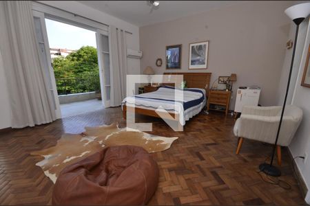 Casa à venda com 550m², 5 quartos e 2 vagasQuarto com suíte